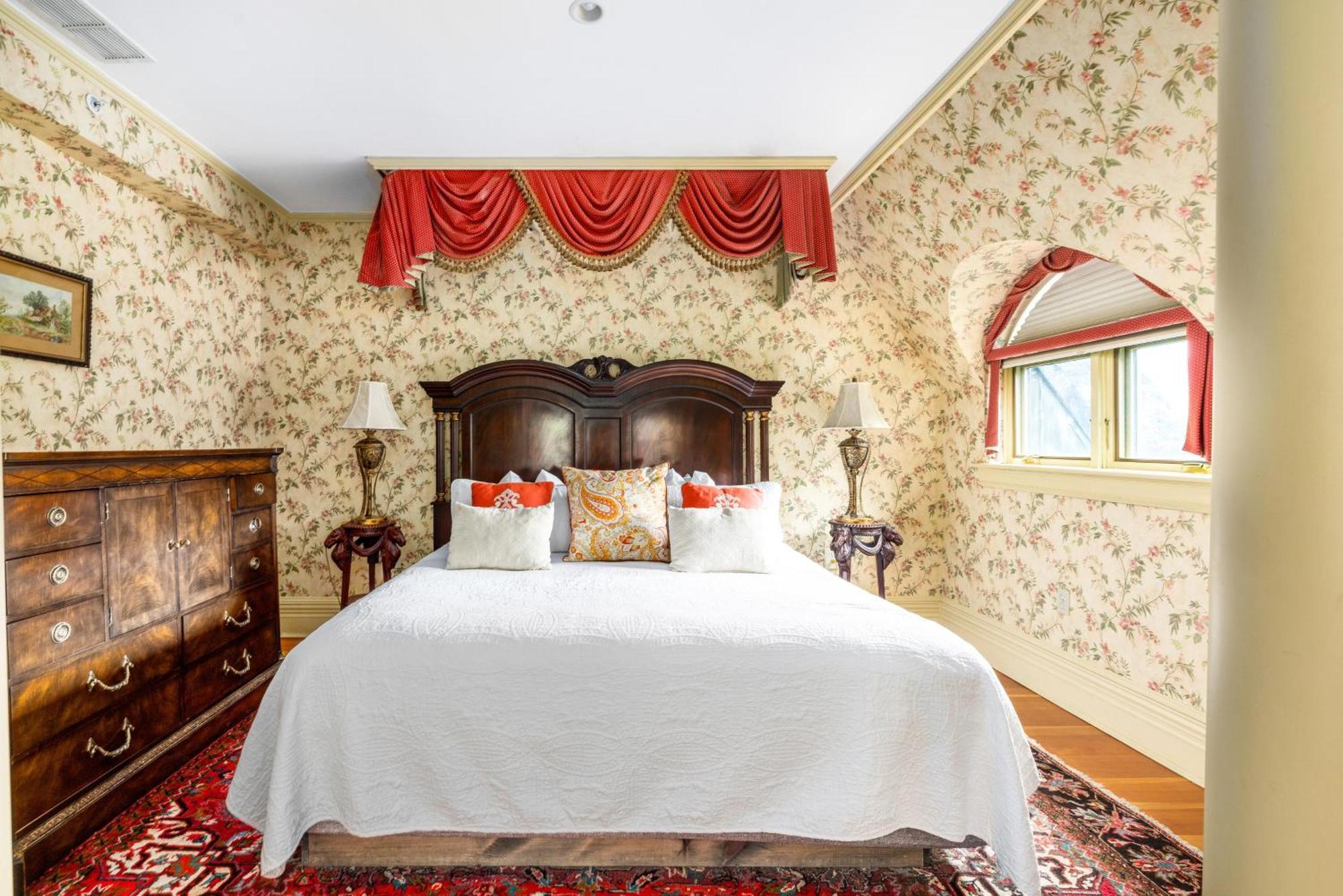 The Inn At Erlowest Lake George Luaran gambar