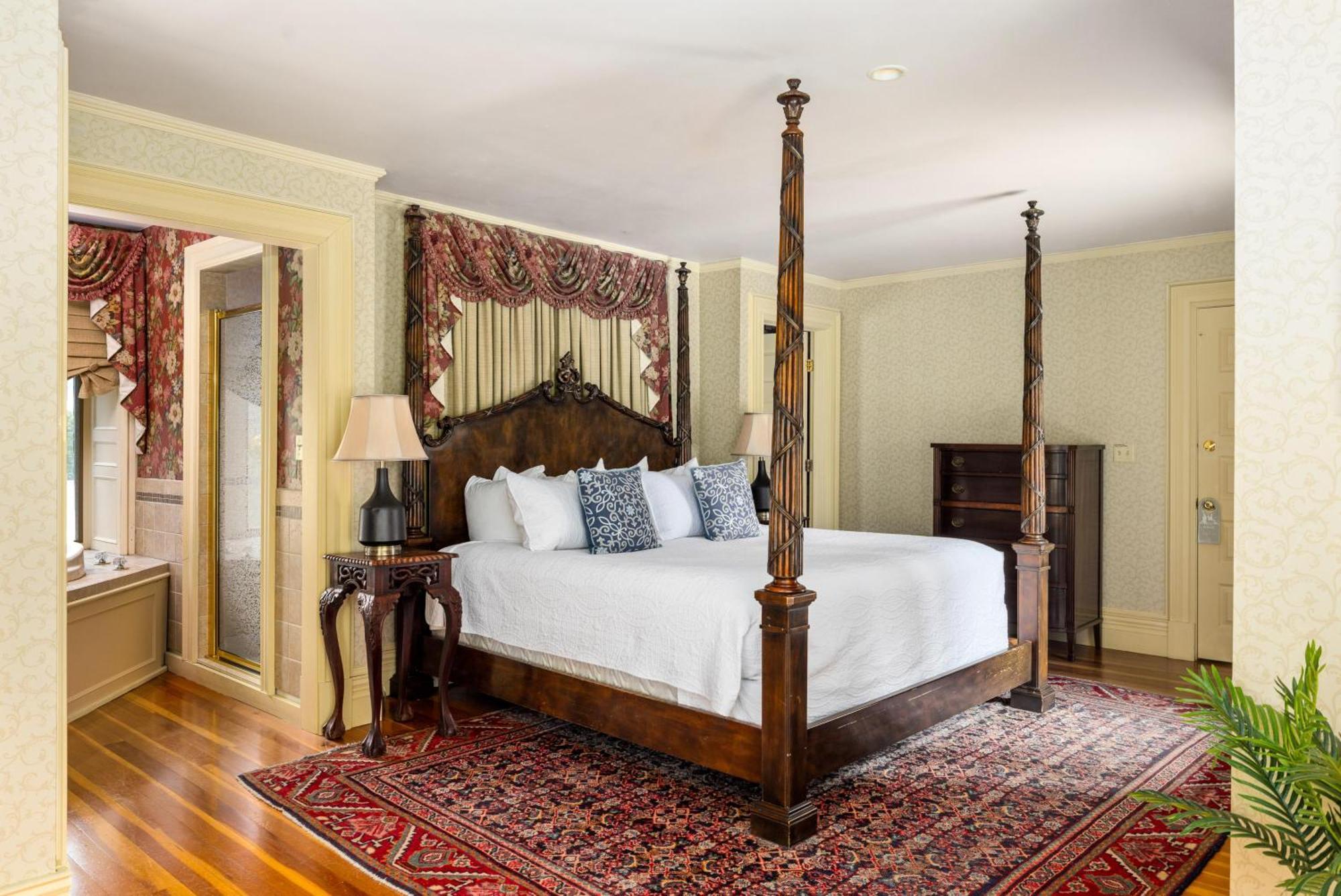 The Inn At Erlowest Lake George Luaran gambar