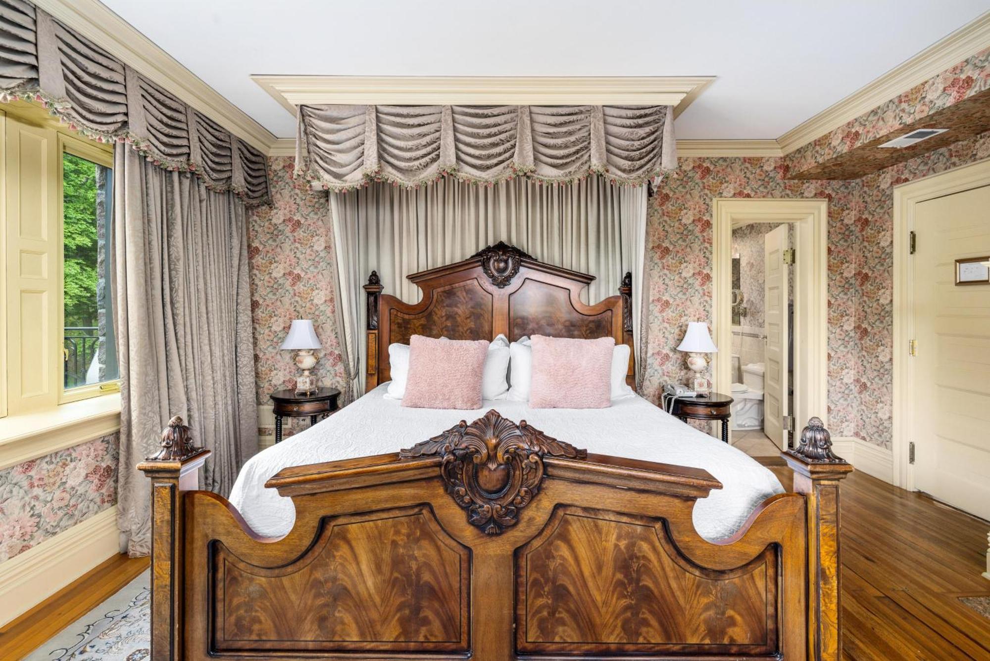 The Inn At Erlowest Lake George Luaran gambar