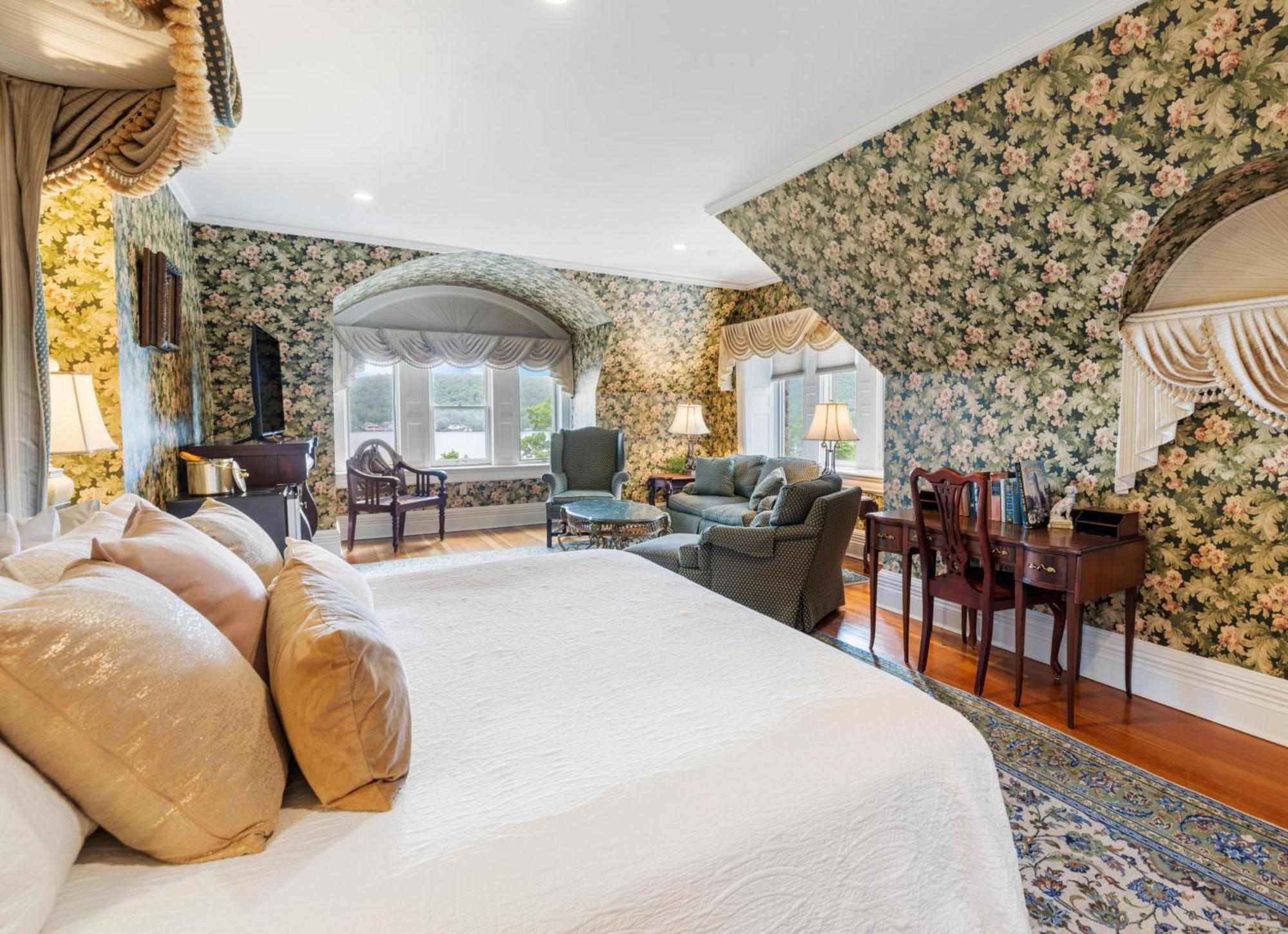 The Inn At Erlowest Lake George Luaran gambar
