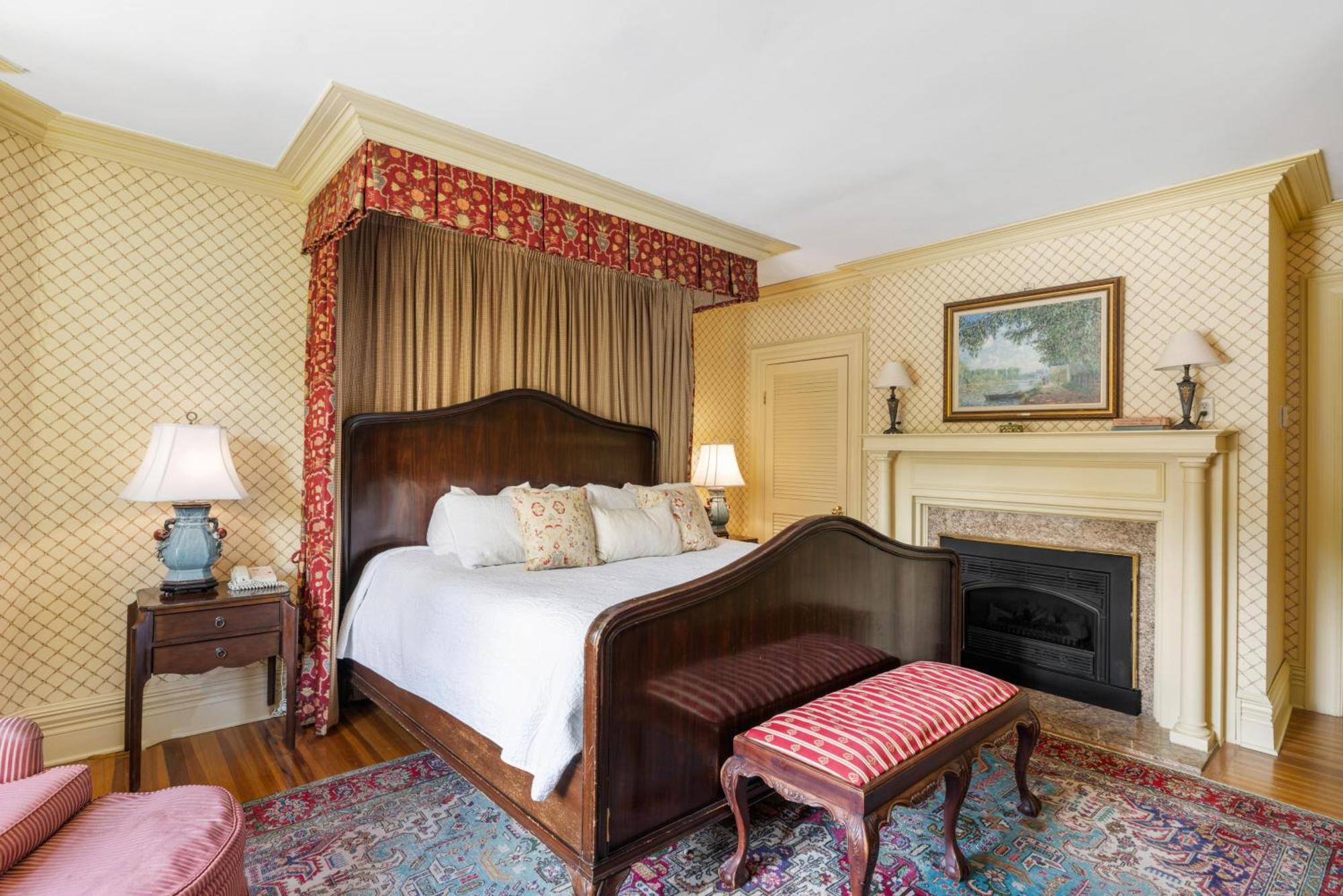 The Inn At Erlowest Lake George Luaran gambar