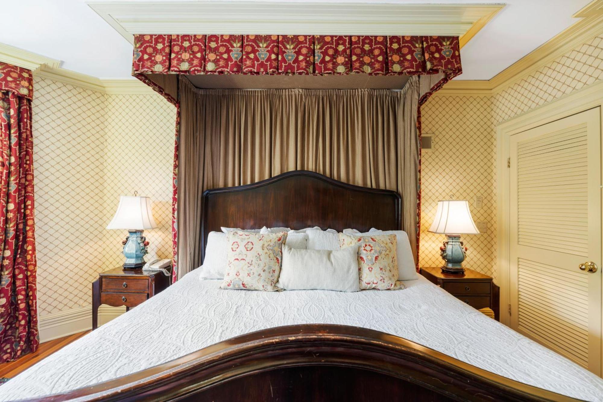 The Inn At Erlowest Lake George Luaran gambar