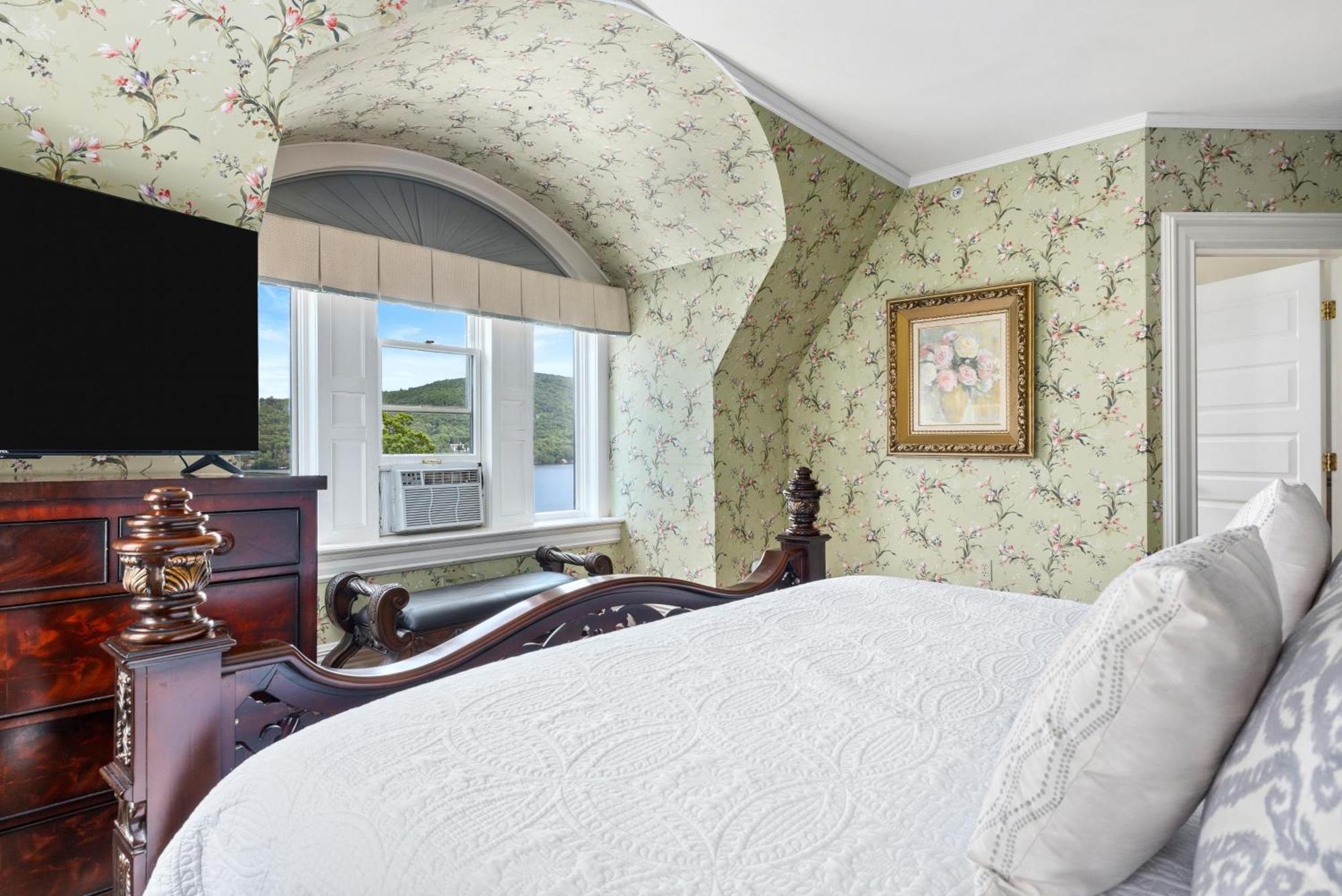 The Inn At Erlowest Lake George Luaran gambar