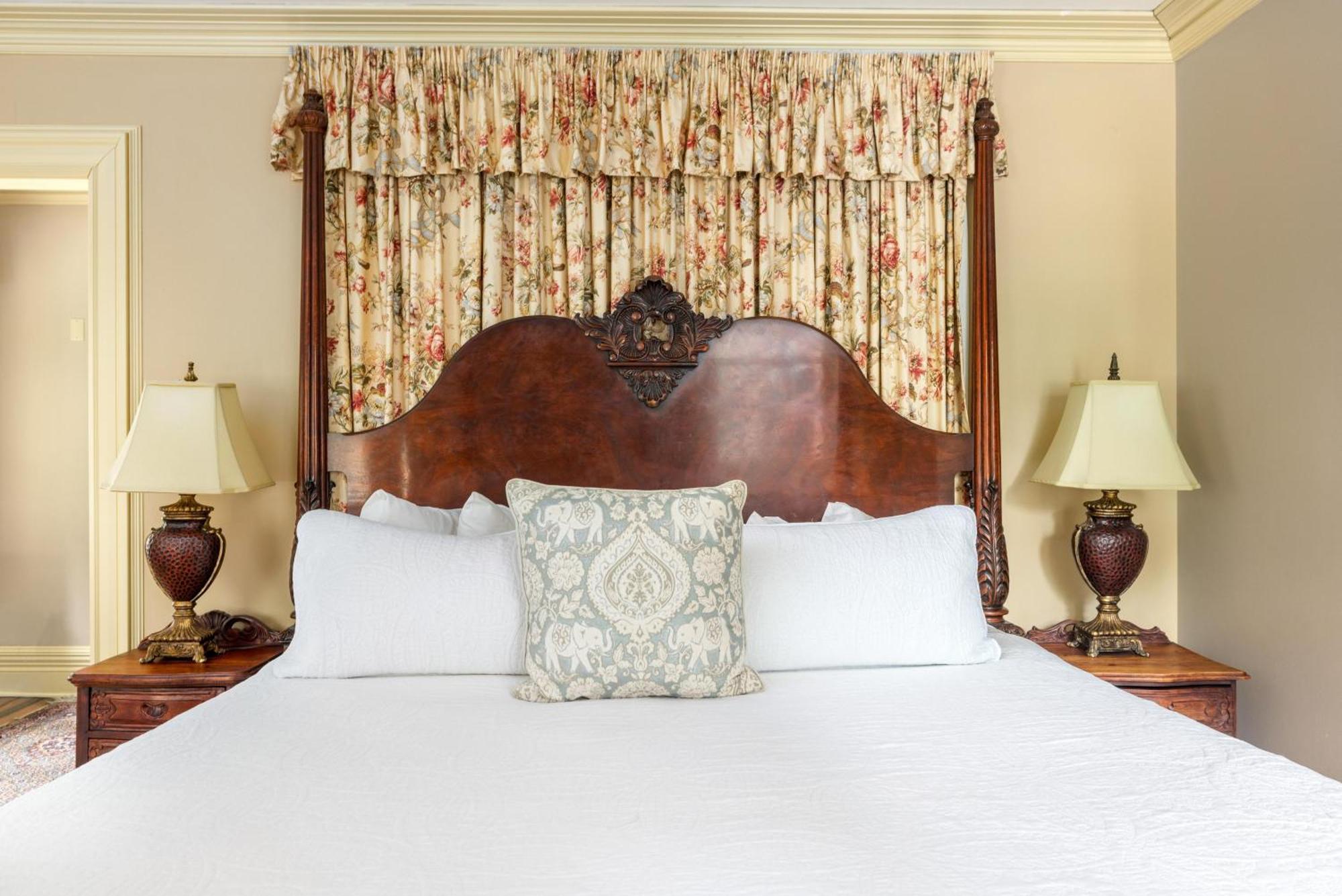 The Inn At Erlowest Lake George Luaran gambar